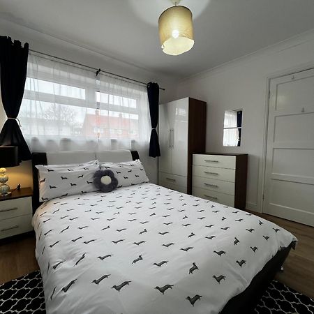 Springfield House- Near Newcastle Centre, Hospital And Keele University! Stoke-on-Trent エクステリア 写真