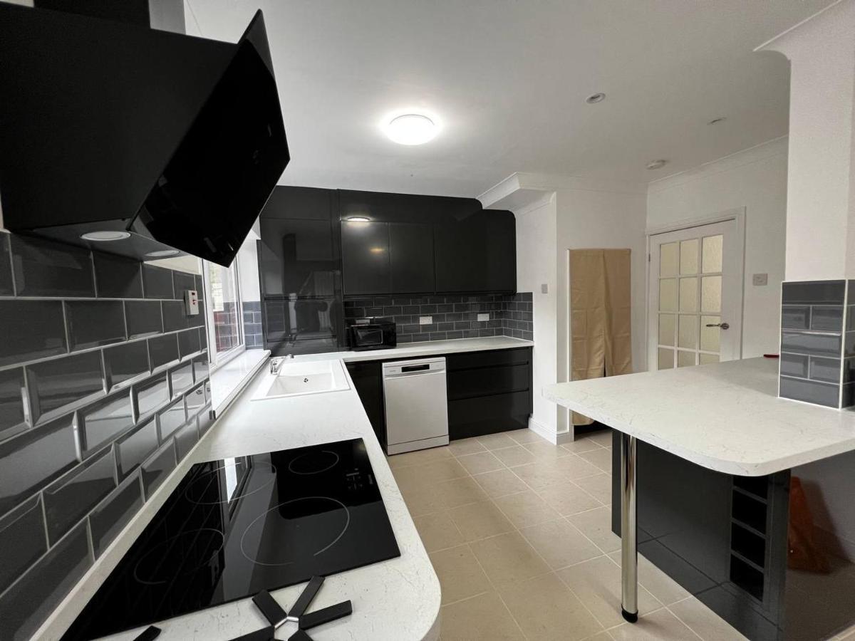 Springfield House- Near Newcastle Centre, Hospital And Keele University! Stoke-on-Trent エクステリア 写真