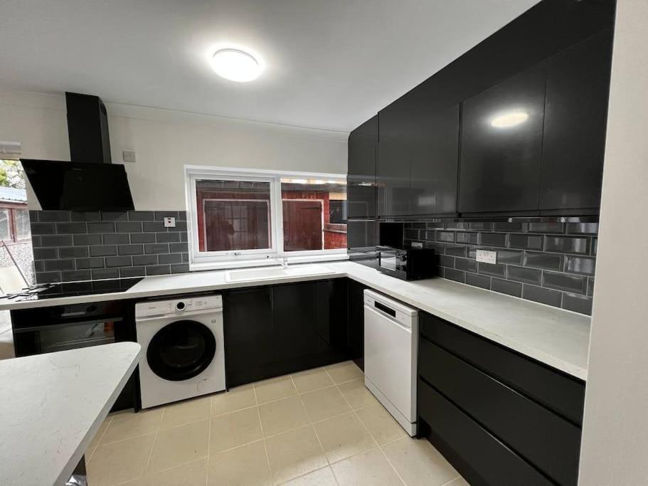 Springfield House- Near Newcastle Centre, Hospital And Keele University! Stoke-on-Trent エクステリア 写真