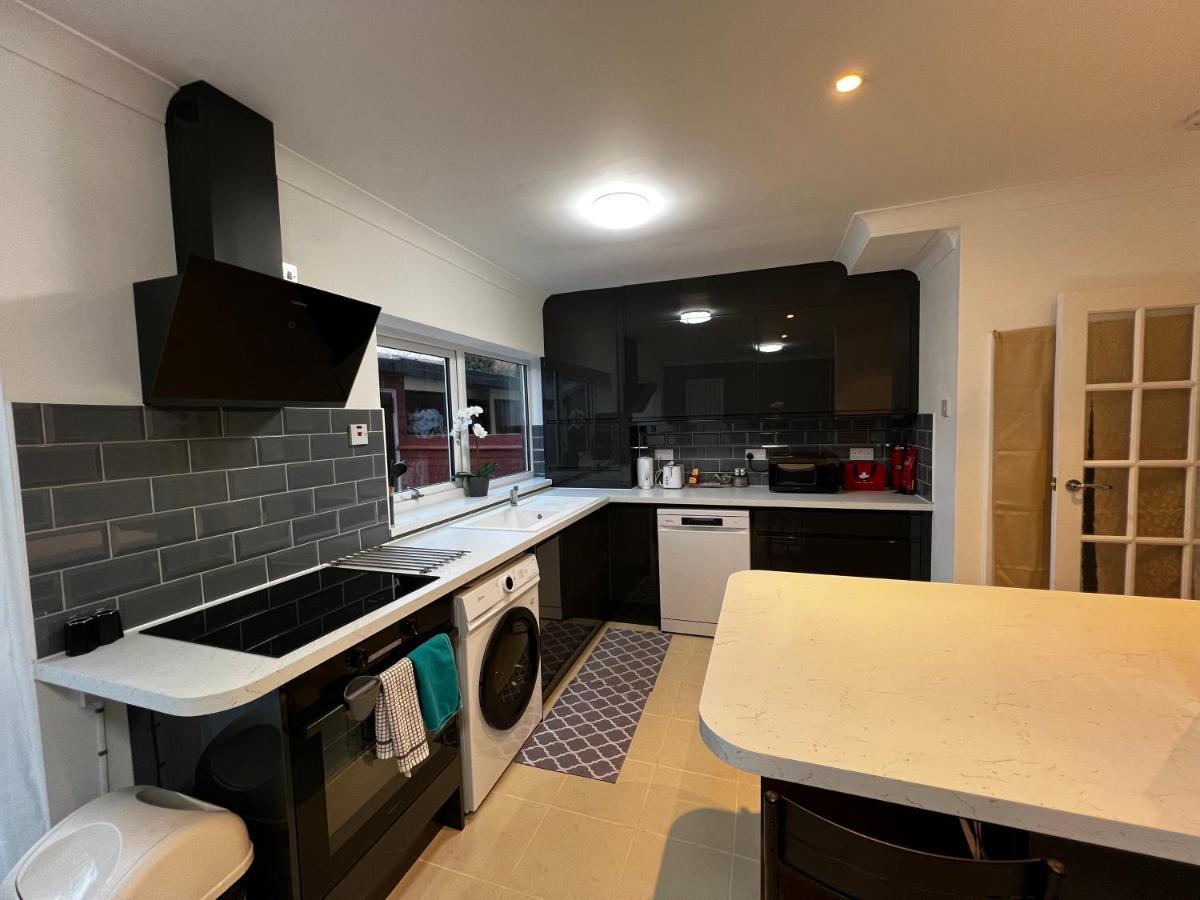 Springfield House- Near Newcastle Centre, Hospital And Keele University! Stoke-on-Trent エクステリア 写真