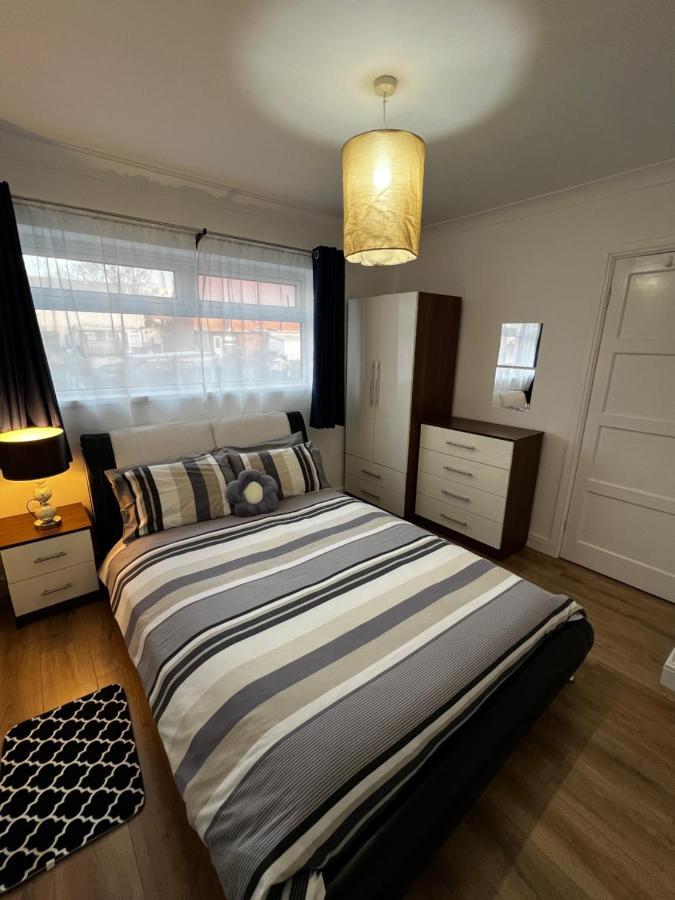 Springfield House- Near Newcastle Centre, Hospital And Keele University! Stoke-on-Trent エクステリア 写真